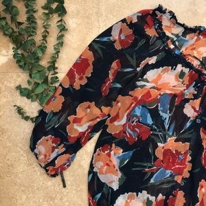 Abercrombie & Fitch Tops - Abercrombie & Fitch floral blouse Small Abercrombie & Fitch Tops - Abercrombie & Fitch floral blouse Small